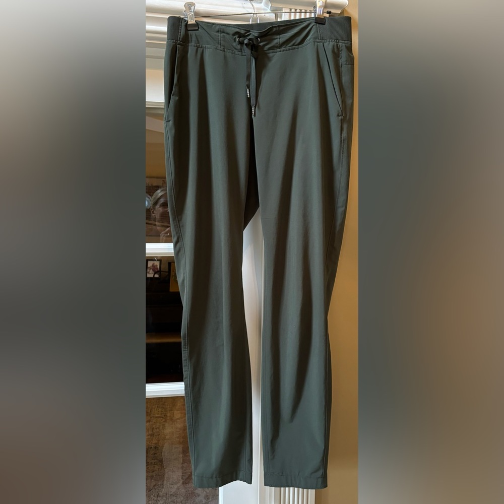 Athleta Midtown Ankle Reflective Cuff pants